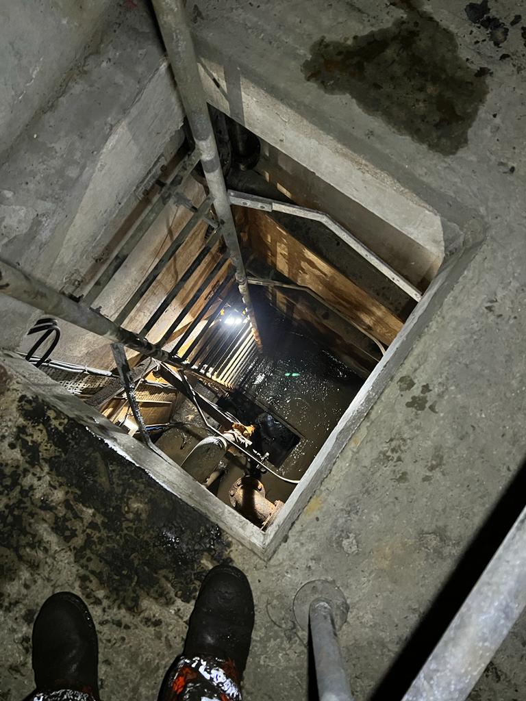 Confined space cleaning